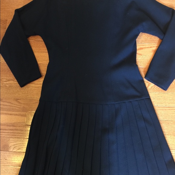 Professional Dress - Picture 2 of 4